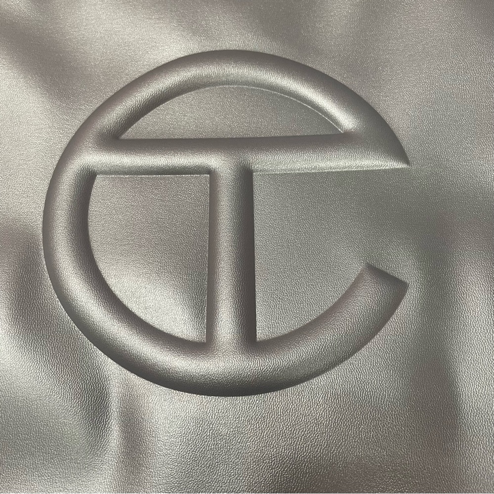 ❌SOLD❌Authentic Telfar Medium Metallic Silver Shopping Bag🪩 - Picture 16 of 16